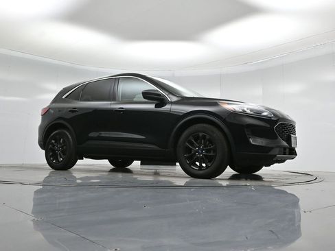 Certified 2022 Ford Escape SE image 4