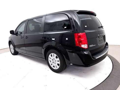 Used 2020 Dodge Grand Caravan SE w/ UConnect Hands-Free Group FWD image 12