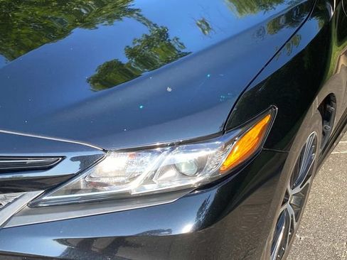 Used 2018 Toyota Camry SE FWD image 5