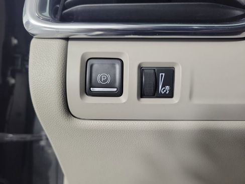 Certified 2023 Cadillac XT4 Luxury w/ Cold Weather Package image 31