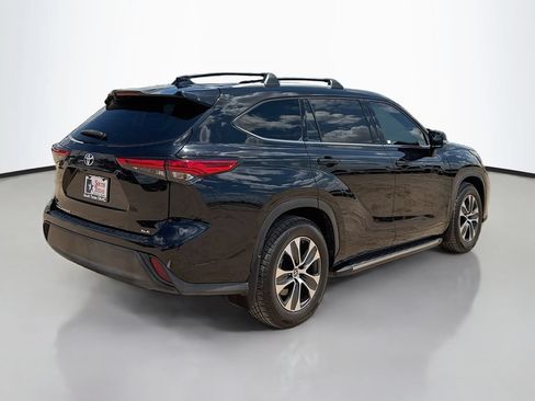 Used 2022 Toyota Highlander XLE FWD image 7