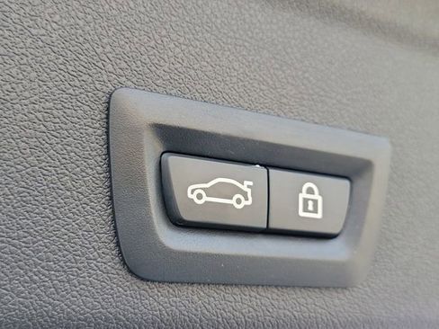 Used 2021 BMW X6 sDrive40i w/ M Sport Package image 12