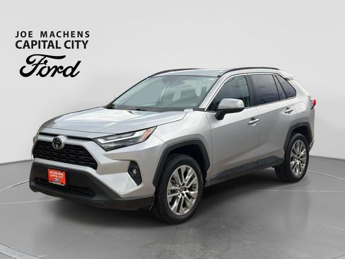 Used 2022 Toyota RAV4 XLE Premium AWD/4WD image 9