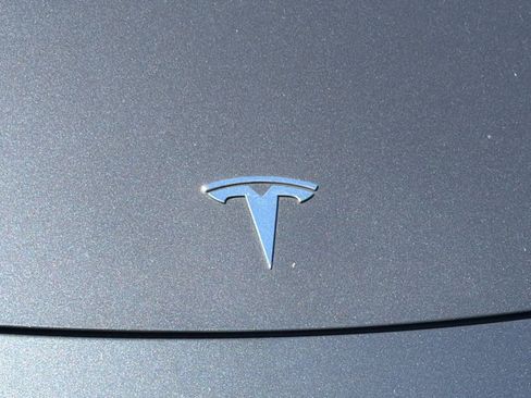 Used 2022 Tesla Model Y Long Range AWD/4WD image 9