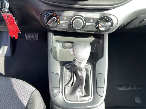 Used 2023 Kia Soul LX image 15