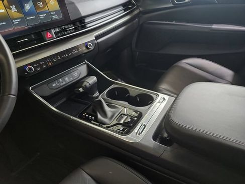 Certified 2026 Kia Carnival SX w/ SX Dark Edition Package FWD image 10