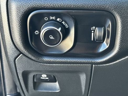 Used 2024 RAM 1500 Laramie AWD/4WD image 25
