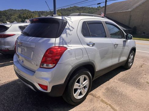 Used 2017 Chevrolet Trax LT w/ LT Convenience Package FWD image 10