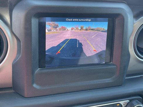 Used 2021 Jeep Gladiator Willys image 22