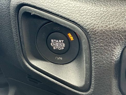 Used 2024 Jeep Wrangler Unlimited image 28