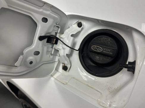 Used 2018 Toyota Camry LE FWD image 28