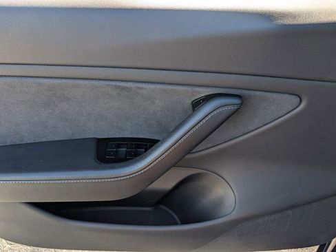 Used 2019 Tesla Model 3 Long Range image 32