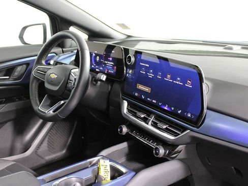 Used 2024 Chevrolet Equinox EV LT image 12