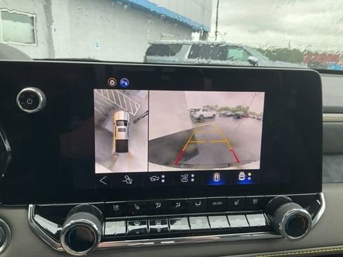 Used 2025 Chevrolet Colorado ZR2 w/ Technology Package AWD/4WD image 14
