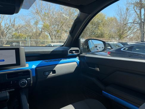 Used 2025 Toyota Tacoma TRD Off-Road image 33