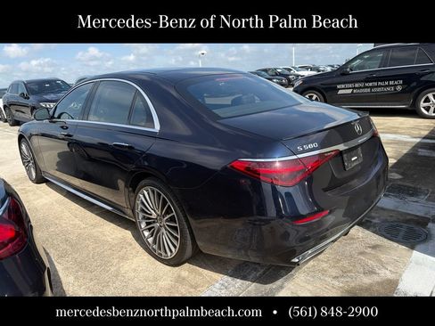 Used 2022 Mercedes-Benz S 580 4MATIC Sedan image 3
