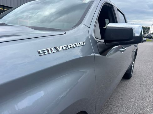 Used 2023 Chevrolet Silverado 1500 LT AWD/4WD image 17