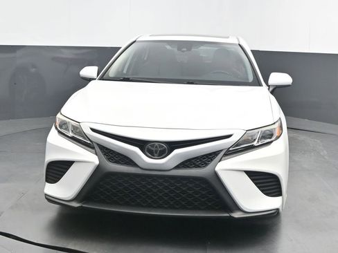 Used 2020 Toyota Camry SE image 10