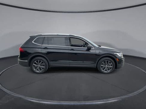 Used 2022 Volkswagen Tiguan SE FWD image 9