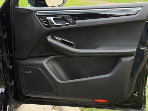 Used 2016 Porsche Macan S image 23