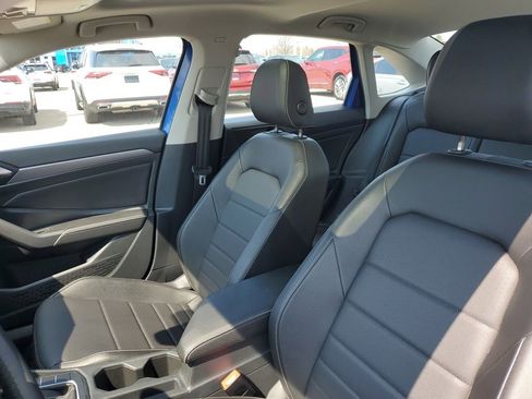 Used 2023 Volkswagen Jetta SE FWD image 6