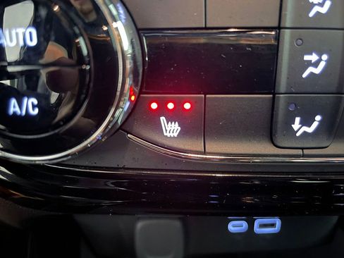 Used 2024 Chevrolet Trax RS image 37