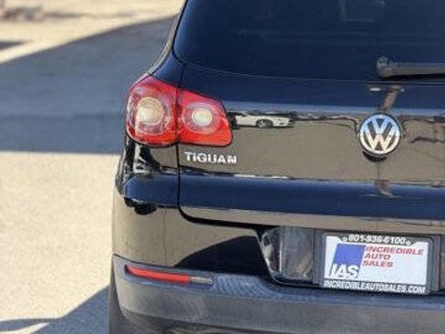 Used 2011 Volkswagen Tiguan S image 6