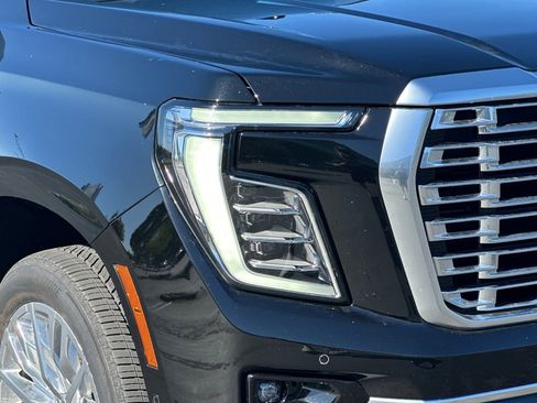Used 2025 GMC Yukon XL Denali AWD/4WD image 44