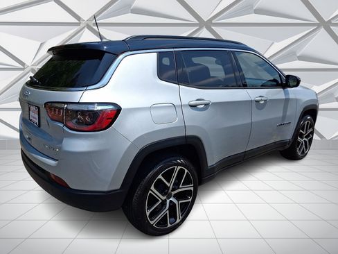 Used 2025 Jeep Compass Limited AWD/4WD image 11