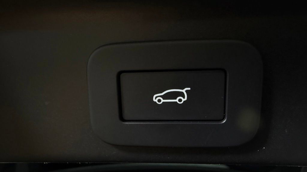 Used 2025 Jaguar F-PACE R-Dynamic S AWD/4WD image 10