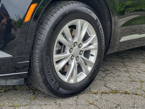 Certified 2024 Cadillac XT6 Luxury AWD/4WD image 12