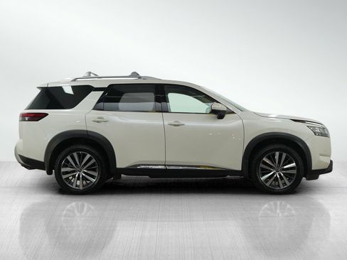Used 2022 Nissan Pathfinder Platinum w/ Cargo Package image 7