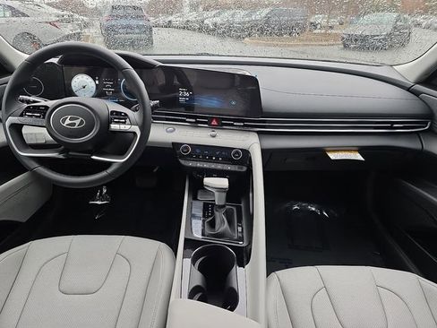 New 2026 Hyundai Elantra Limited FWD image 18