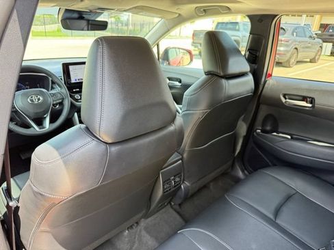 Used 2023 Toyota Corolla Cross XLE w/ Convenience Package FWD image 25