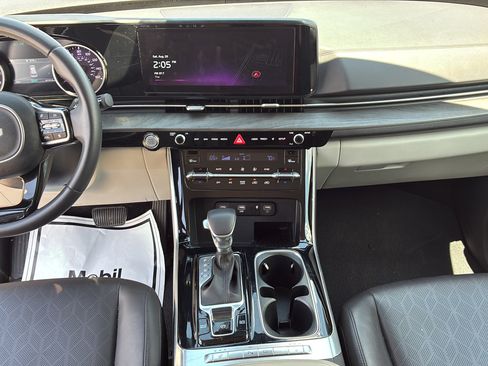 Used 2024 Kia Carnival EX FWD image 23