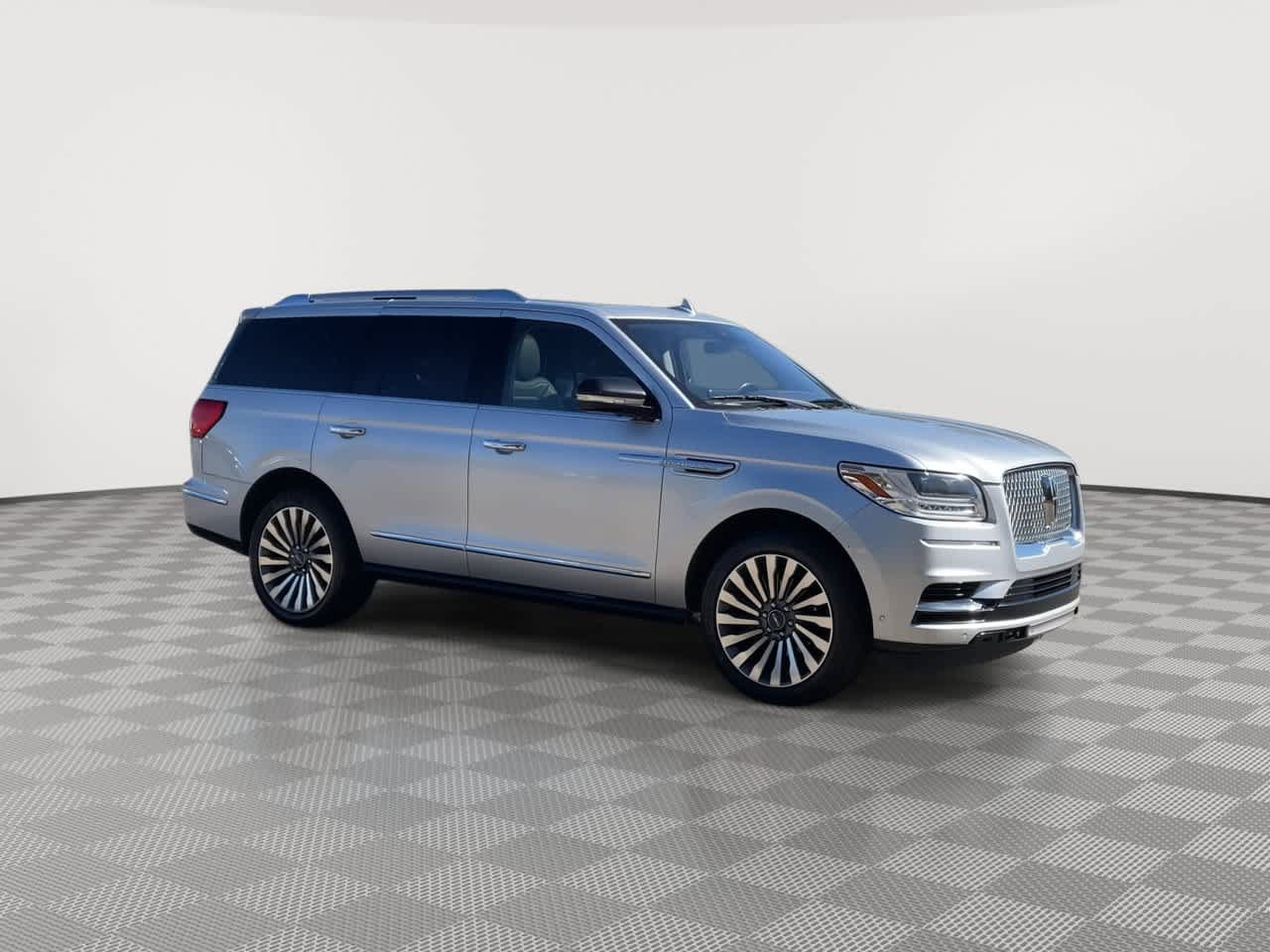 Used 2019 Lincoln Navigator Reserve AWD/4WD image 2