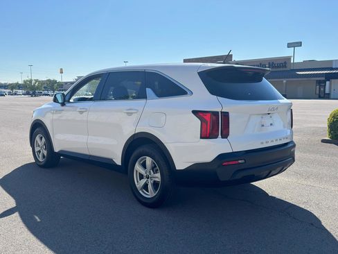 Used 2022 Kia Sorento LX FWD image 6
