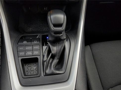 Certified 2019 Toyota RAV4 LE image 28