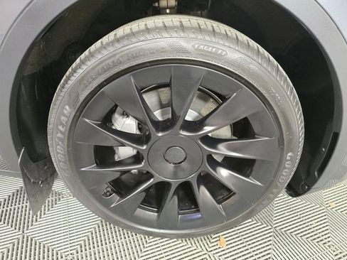 Used 2023 Tesla Model Y Long Range AWD/4WD image 6