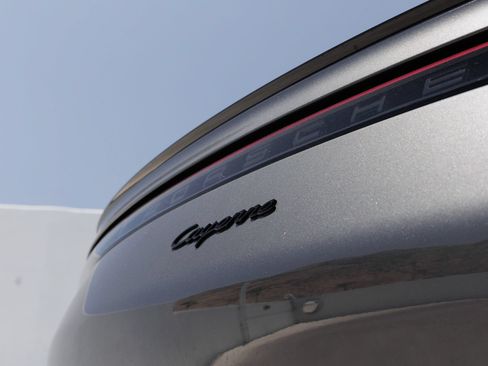 Certified 2022 Porsche Cayenne Coupe AWD/4WD image 12