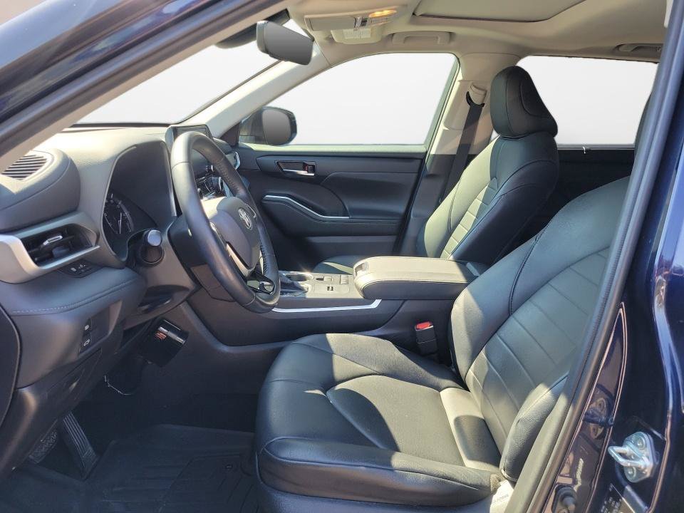 Used 2020 Toyota Highlander XLE FWD image 9