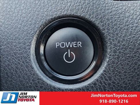 Used 2025 Toyota Camry SE image 22