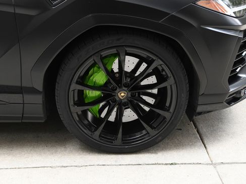 Used 2021 Lamborghini Urus image 24