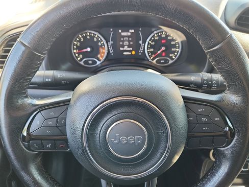 Used 2017 Jeep Renegade Altitude FWD image 18