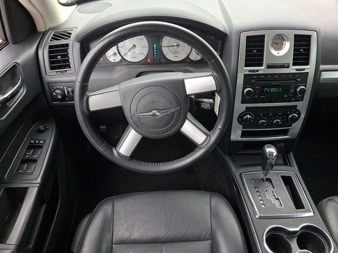 Used 2010 Chrysler 300 Touring image 14