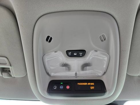 Used 2025 Chevrolet TrailBlazer LT AWD/4WD image 27