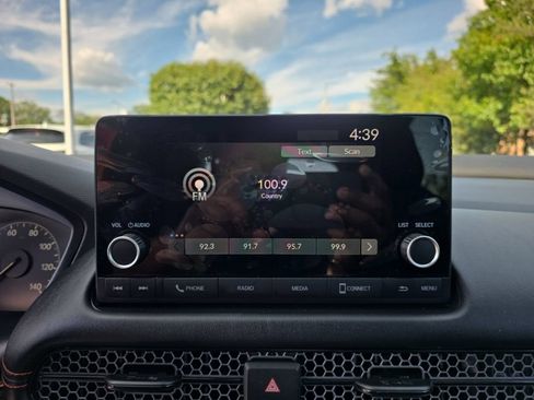 Certified 2025 Honda HR-V Sport image 15