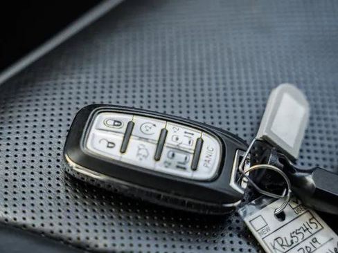 Certified 2019 Chrysler Pacifica Limited FWD image 41