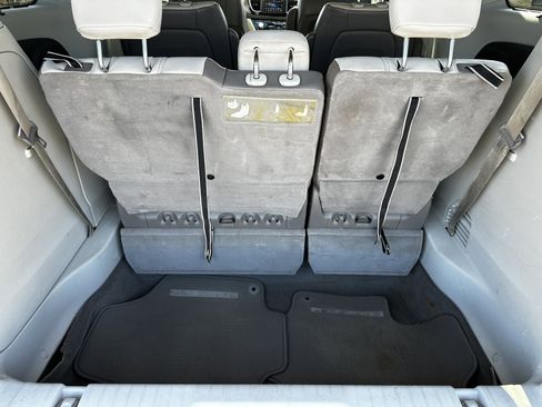 Used 2018 Chrysler Pacifica Touring-L image 19