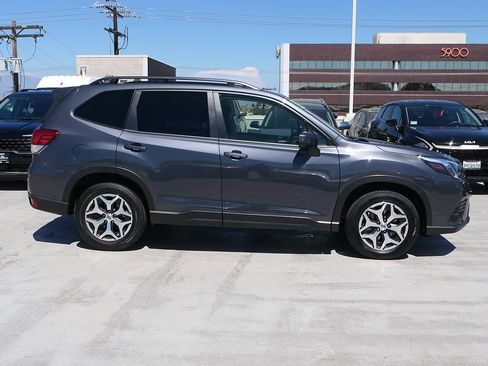 Used 2023 Subaru Forester Premium AWD/4WD image 2